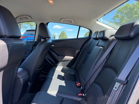 Used 2018 MAZDA MAZDA3 Touring FWD image 16
