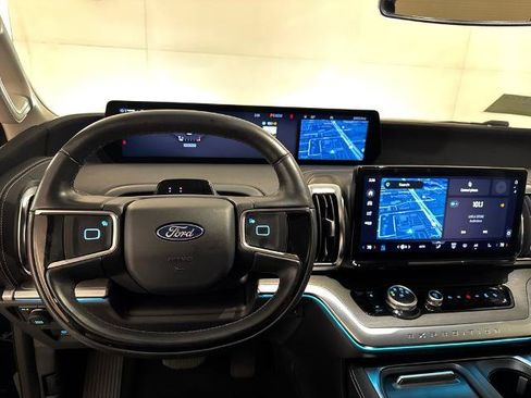 Certified 2025 Ford Expedition Platinum AWD/4WD image 5