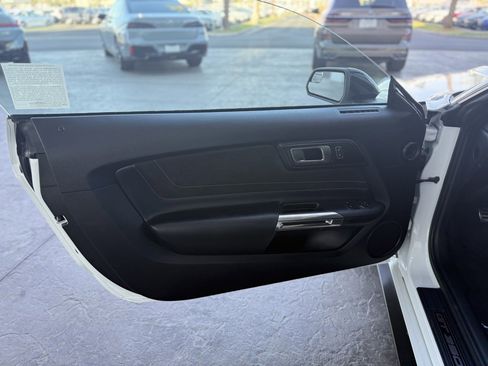 Used 2016 Ford Mustang Shelby GT350 w/ Technology Package image 8