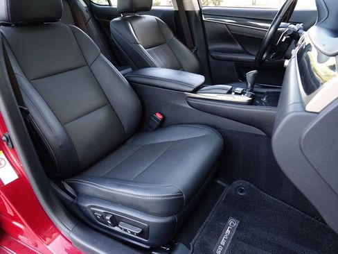 Used 2016 Lexus GS 200t image 8