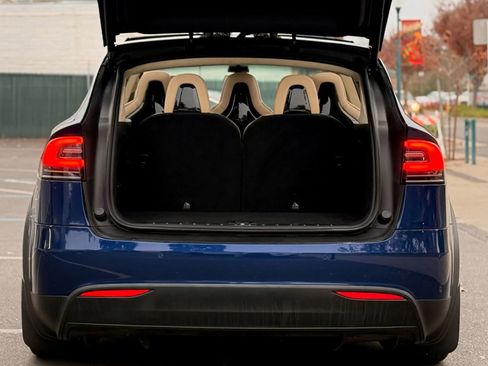 Used 2016 Tesla Model X 75D image 10