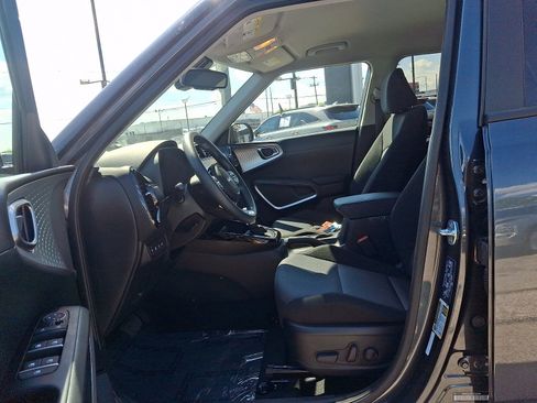 Used 2025 Kia Soul S FWD image 13