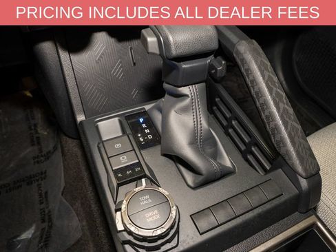 Used 2025 Toyota 4Runner SR5 AWD/4WD image 15