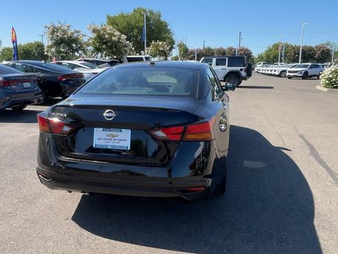 Used 2025 Nissan Altima 2.5 SV FWD image 6