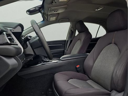 Used 2019 Toyota Camry LE FWD image 13