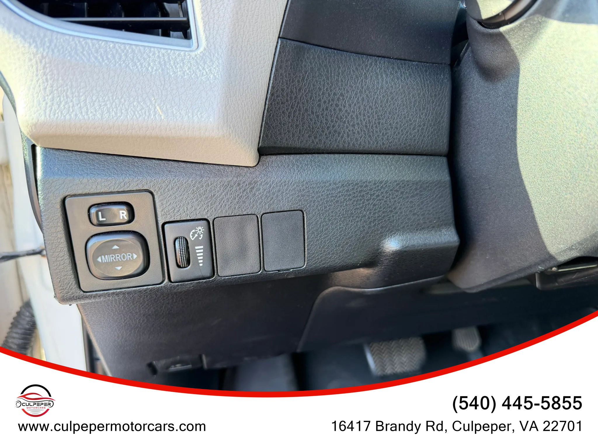 Used 2014 Toyota Corolla LE FWD image 18