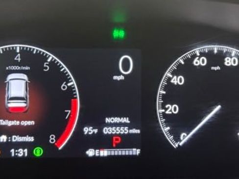 Used 2025 Honda Pilot Sport image 35