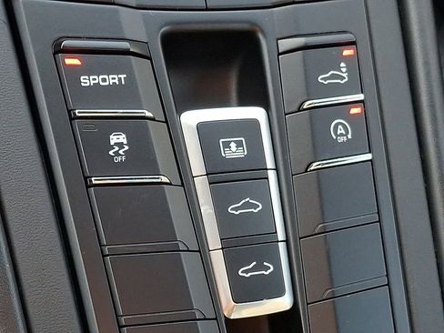 Used 2015 Porsche 911 Carrera 4 image 23