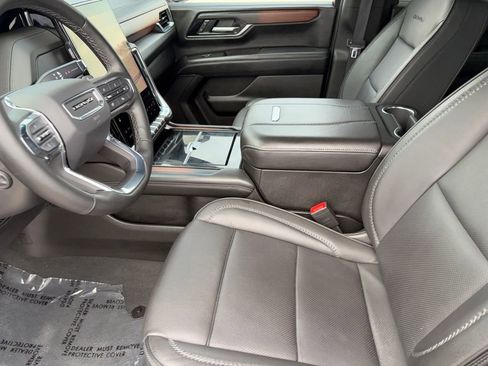 Used 2025 GMC Yukon Denali AWD/4WD image 9