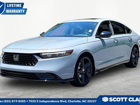 Used 2025 Honda Accord Sport image 3