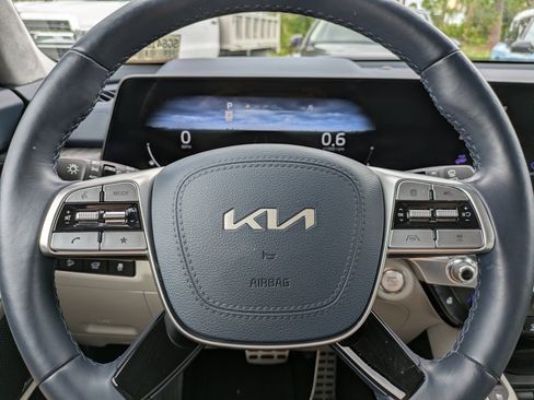 Certified 2025 Kia Telluride SX Prestige AWD/4WD image 24