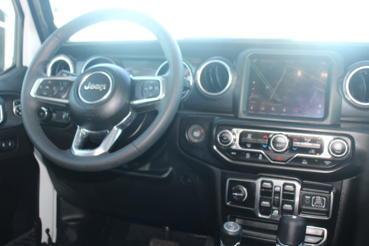 Used 2023 Jeep Wrangler Unlimited Sahara AWD/4WD image 22