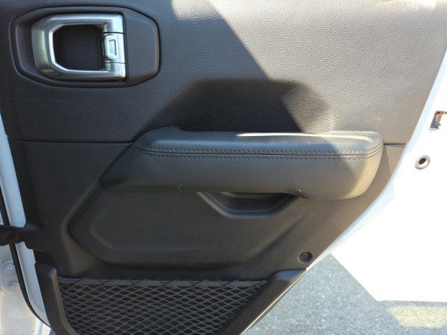 Used 2020 Jeep Wrangler Unlimited Sahara AWD/4WD image 21