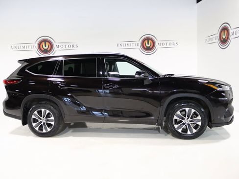 Used 2021 Toyota Highlander XLE image 28