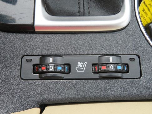 Used 2015 Toyota Highlander Limited image 21