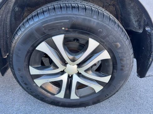 Used 2018 Toyota RAV4 LE image 7