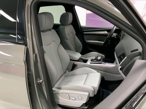 Certified 2025 Audi Q5 2.0T Premium w/ Convenience Plus Package image 12
