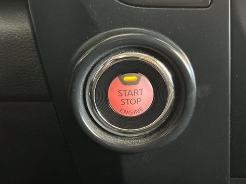 Certified 2022 Nissan Titan SV image 21