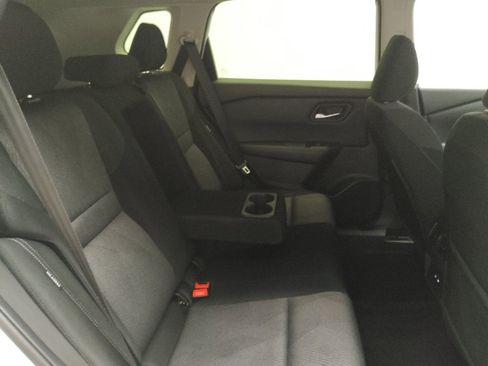 Used 2025 Nissan Rogue SV FWD image 19