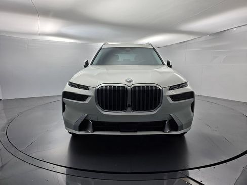 Used 2025 BMW X7 xDrive40i w/ Premium Package AWD/4WD image 2