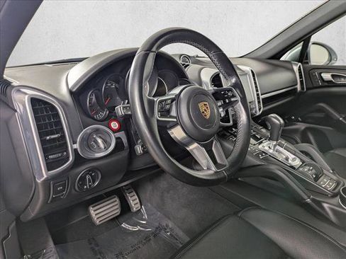 Used 2017 Porsche Cayenne S AWD/4WD image 4