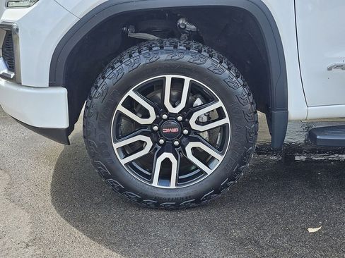 Used 2021 GMC Sierra 1500 AT4 w/ AT4 Value Package AWD/4WD image 9