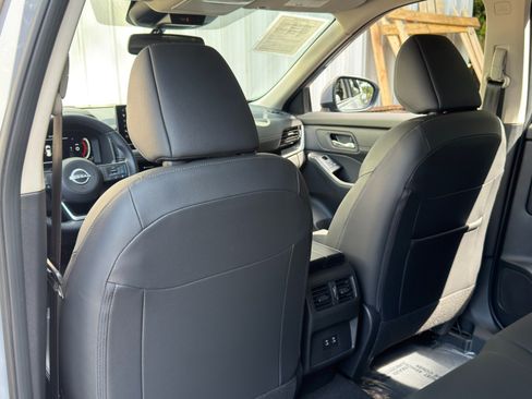 Used 2024 Nissan Rogue SL AWD/4WD image 32