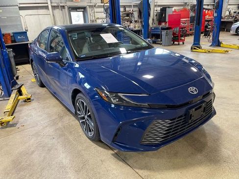 Used 2025 Toyota Camry XLE w/ Premium Package image 1