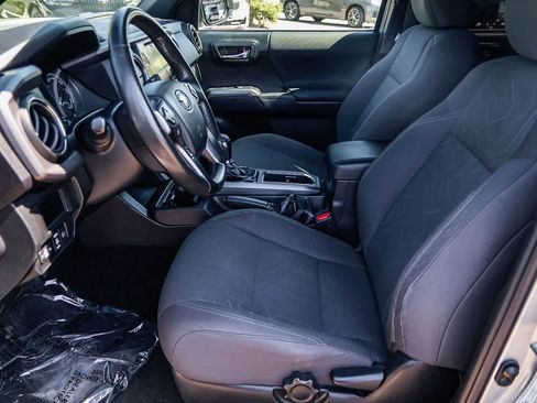 Used 2019 Toyota Tacoma TRD Sport w/ Technology Package image 18