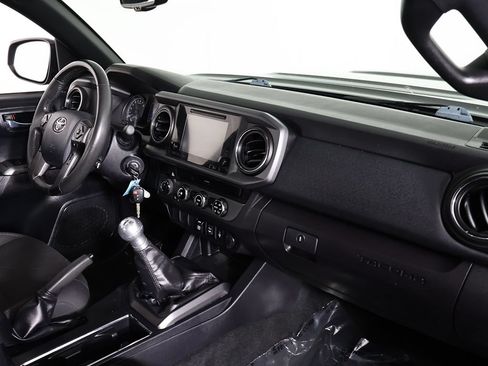 Used 2018 Toyota Tacoma TRD Sport AWD/4WD image 23