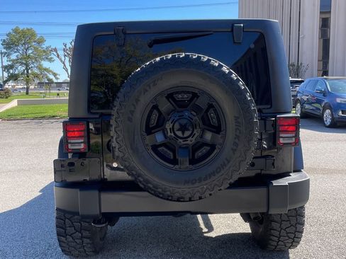 Used 2017 Jeep Wrangler Unlimited Sahara image 4