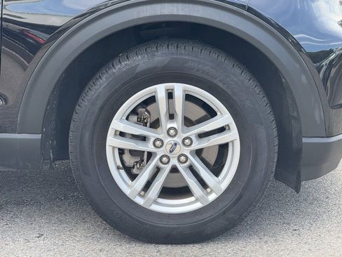 Certified 2022 Ford Explorer XLT w/ Equipment Group 202A image 6