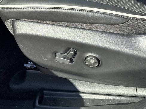 New 2026 Chrysler Pacifica Limited w/ S Appearance Package FWD image 16