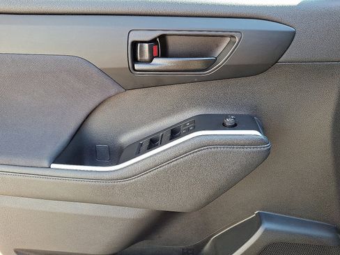 Certified 2024 Toyota Highlander LE image 13