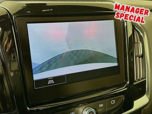Used 2023 Chevrolet Traverse LT FWD image 16