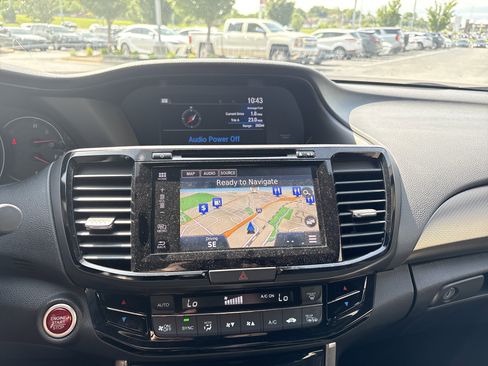 Used 2017 Honda Accord Touring image 24
