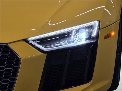 Used 2018 Audi R8 V10 plus image 10