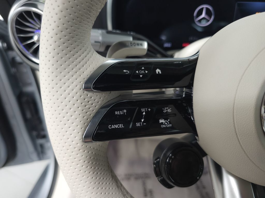 Used 2025 Mercedes-Benz SL 63 AMG 4MATIC image 12