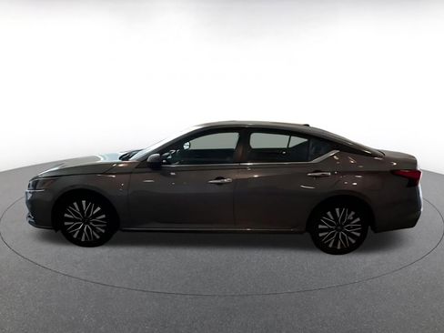Used 2025 Nissan Altima 2.5 SV image 8