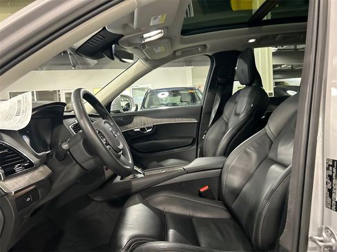 Certified 2023 Volvo XC90 B6 Ultimate w/ Protection Package Premier image 8
