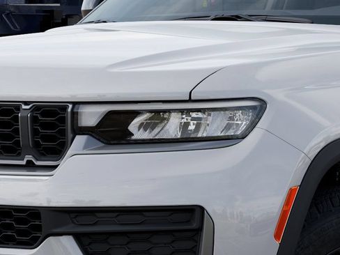 New 2026 Jeep Grand Cherokee Altitude AWD/4WD image 10