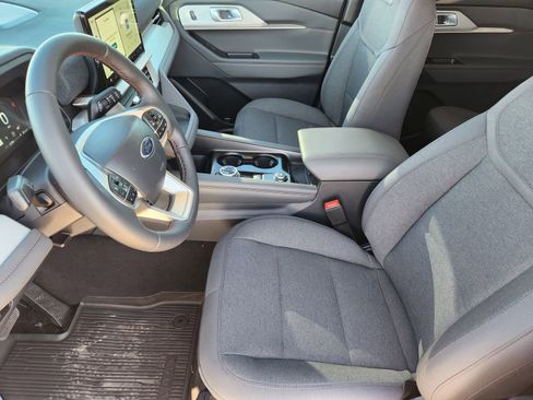 New 2026 Ford Explorer Active RWD image 13