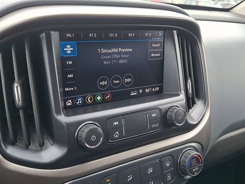 Used 2022 Chevrolet Colorado Z71 AWD/4WD image 16