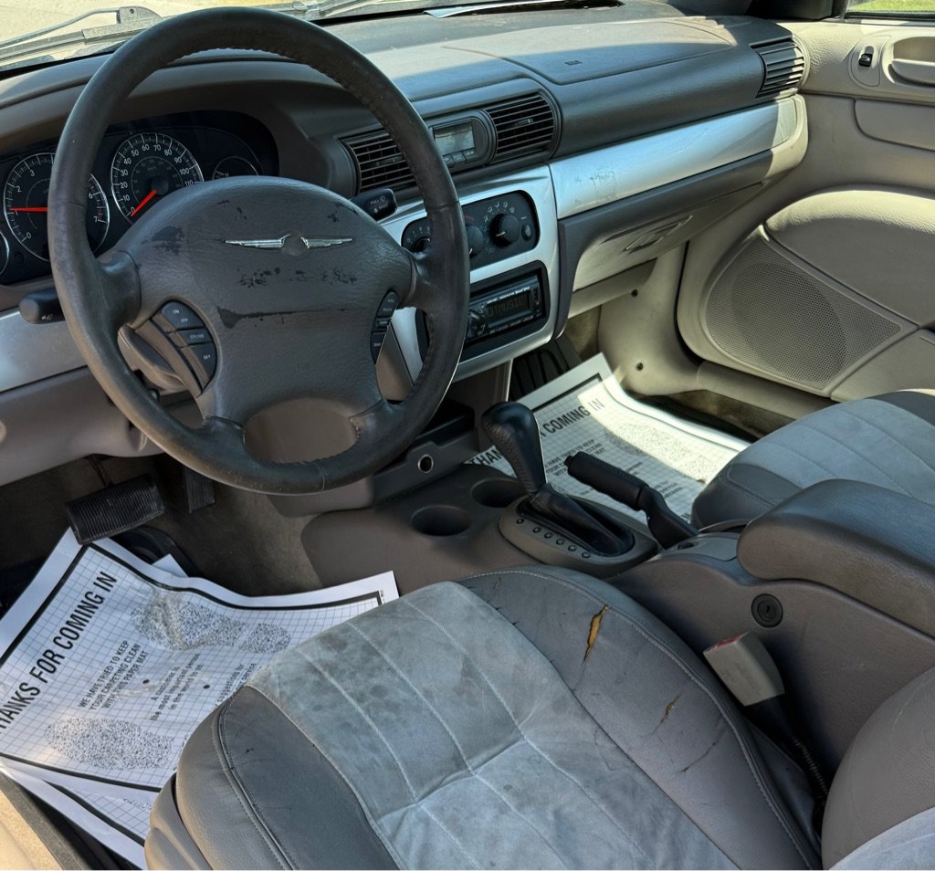 Used 2005 Chrysler Sebring Touring FWD image 9