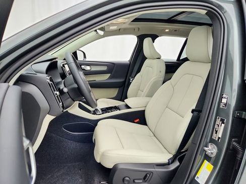 New 2026 Volvo XC40 B5 Ultra w/ Climate Package image 17