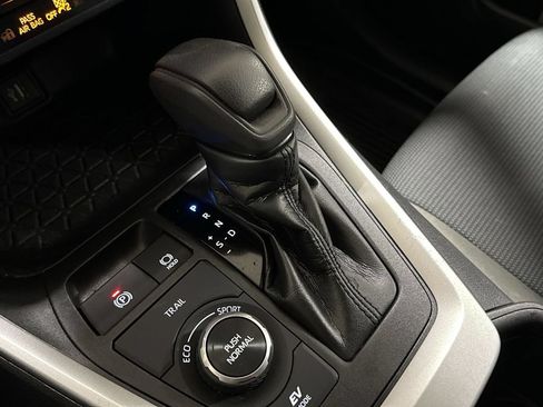 Used 2023 Toyota RAV4 LE AWD/4WD image 17