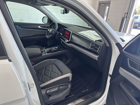 New 2026 Volkswagen Atlas Peak Edition AWD/4WD image 9