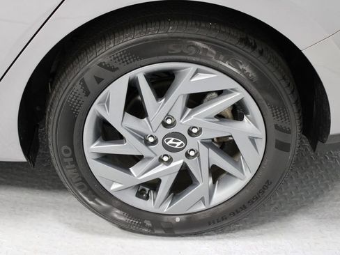 Used 2024 Hyundai Elantra SEL FWD image 19