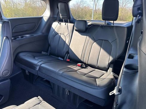 New 2026 Chrysler Pacifica Select w/ S Appearance Package FWD image 15