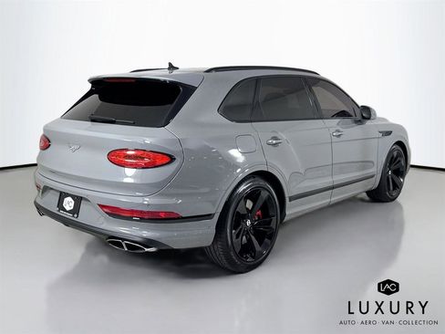 Used 2022 Bentley Bentayga image 6